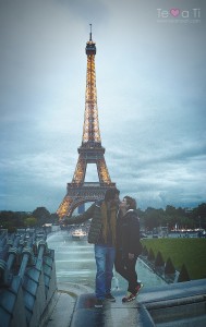 pareja en la Torre Eiffel