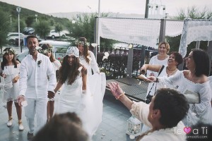 novios y petalos